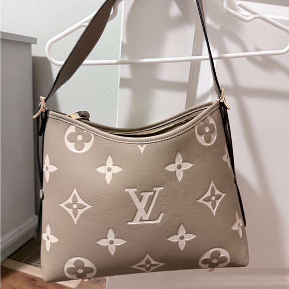 Designer Inspired Shoulder Bag - Picture 2 of 7